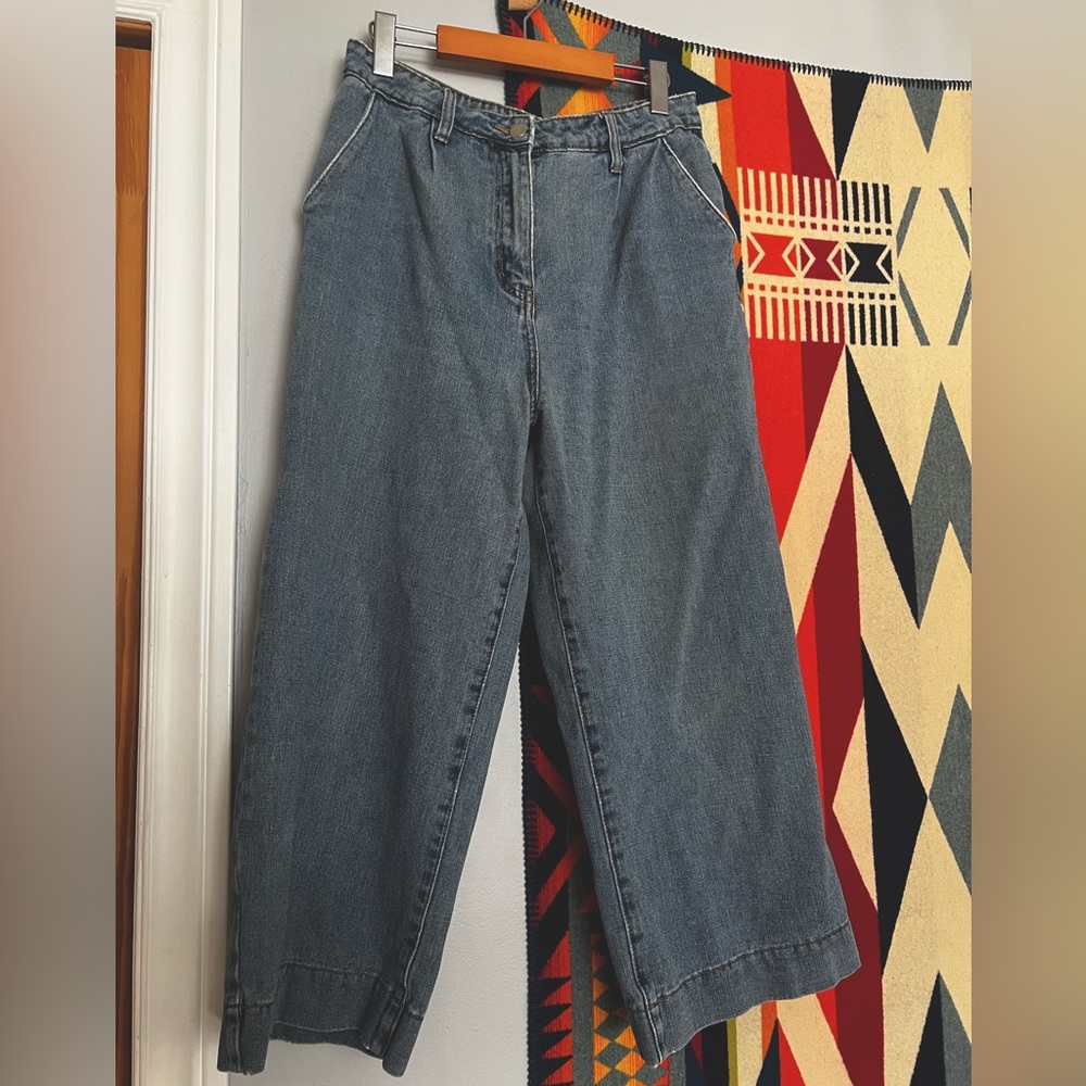 High waisted wide leg jeans with cropped length